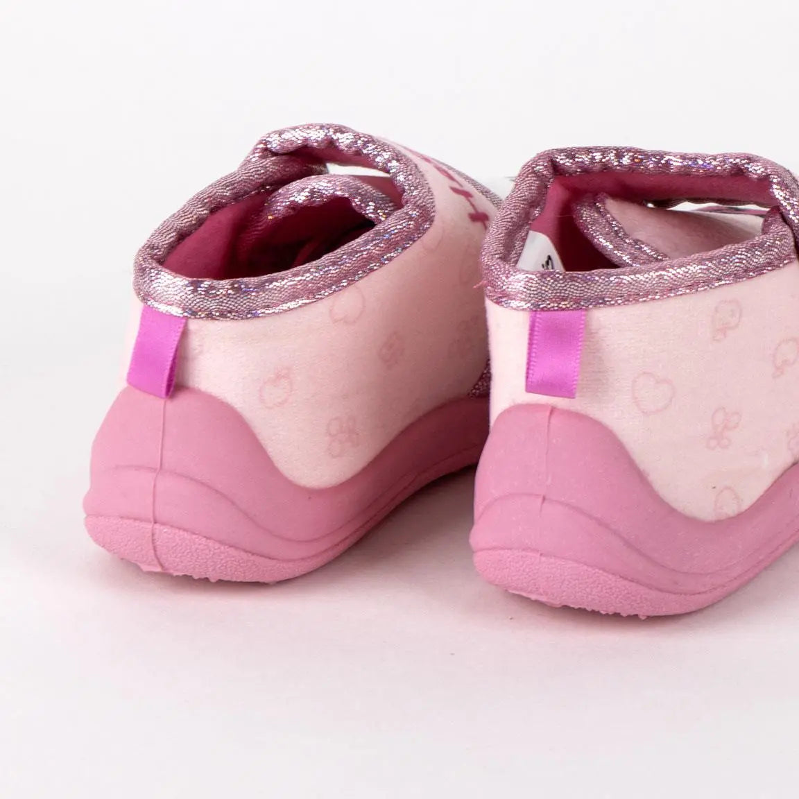 Hello Kitty παιδικά παντοφλάκια Click Clothes — άνεση και χαρούμενο στυλ για κάθε μικρή fashionista. Αγοράστε τώρα και ντύστε τα βήματα με χαμόγελο