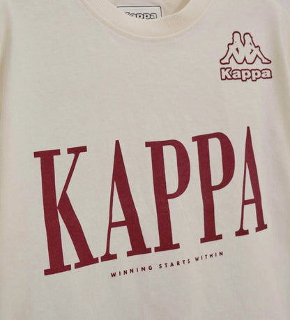 Μπροστινή όψη από οφ-γουάιτ αγορίστικο t-shirt Original Marines x Kappa με στάμπα "KAPPA" και σήμα στο στήθος.