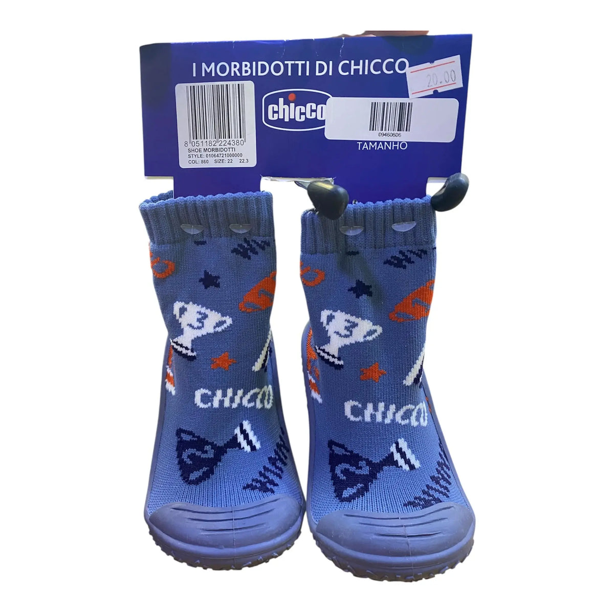 Παιδικές Καλτσοπαντόφλες CHICCO με λάστιχο στον πάτο που βοηθούν τα παιδιά στα πρώτα βήματα, λόγω της αντιολισθητικής ιδιότητας.

Προσφέρουν άνεση και ασφάλεια καθώς αγκαλιάζουν το πόδι και δεν γλιστρούν.