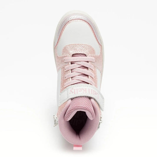 Μοντέρνο Sneaker Μποτάκια της Ιταλικής εταιρείας Lelli Kelly. Πολύ ελαφριά, σε μαύρο χρώμα διακοσμημένα με τρουκς και γκλίτερ. Εξωτερικά είναι κατασκευασμένα από οικολογικό δέρμα, εσωτερικά διαθέτουν υφασμάτινη επένδυση και ανατομικό πάτο για άνετο και μαλακό πάτημα. Η σόλα τους είναι κατασκευασμένη από καουτσούκ, είναι αντιολισθητική και πολύ ελαφριά.

Δυνατότητα να φορεθούν και στο χέρι το μεταλλικό αποσπώμενο βραχιόλι που διακοσμεί το πίσω μέρος του παπουτσιού.
Ελαστικά κορδόνια και εφαρμογή με αυτοκόλλη