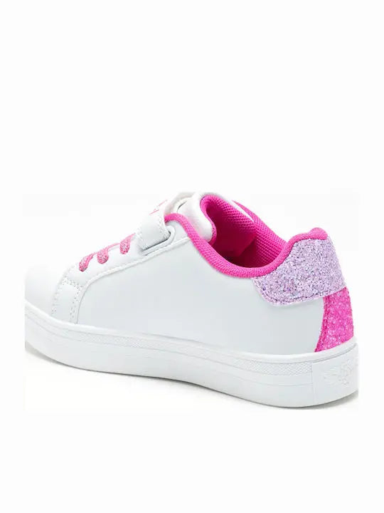Sneaker της Ιταλικής εταιρείας Lelli Kelly. Πολύ ελαφριά, σε λευκό χρώμα διακοσμημένα με μια πεταλούδα από παγιέτες. Εξωτερικά είναι κατασκευασμένα από οικολογικό δέρμα, εσωτερικά διαθέτουν υφασμάτινη επένδυση. Με&nbsp;ανατομικό πάτο&nbsp;για άνετο και μαλακό πάτημα. Η σόλα τους είναι κατασκευασμένη από καουτσούκ, είναι αντιολισθητική και πολύ εύκαμπτη. Μπορούν να φορεθούν πολύ εύκολα καθώς διαθέτουν ελαστικά κορδόνια και εφαρμόζουν με αυτοκόλλητο/velcr. Τα αστραφτερά στοιχεία και η κομ