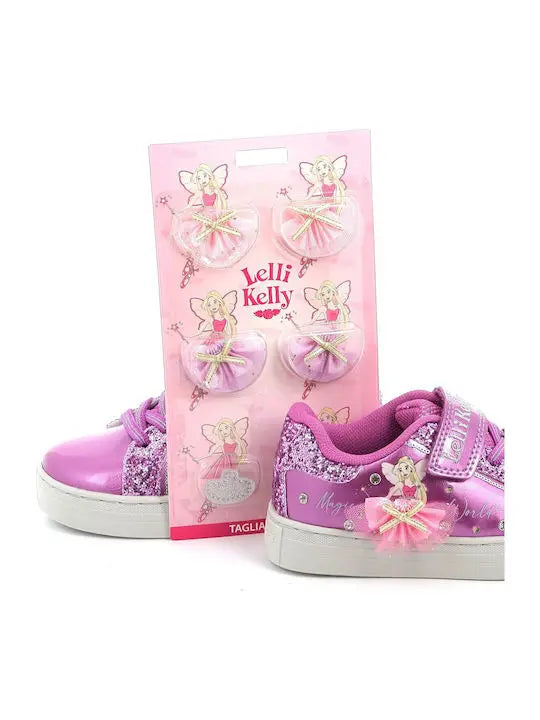Τα Lelli Kelly sneakers φούξια LKAL4484 σε απόχρωση porpora είναι ιδανικά για μικρές fashionistas που θέλουν να ξεχωρίζουν. Με έντονο φούξια χρώμα και παιχνιδιάρικα σχέδια, αυτά τα sneakers προσφέρουν στυλ και άνεση για καθημερινές δραστηριότητες.

Κατασκευασμένα από υψηλής ποιότητας υλικά, εξασφαλίζουν ανθεκτικότητα και άριστη εφαρμογή. Η ευέλικτη σόλα τους παρέχει καλή πρόσφυση, κάνοντάς τα ιδανικά για παιχνίδι ή βόλτες.